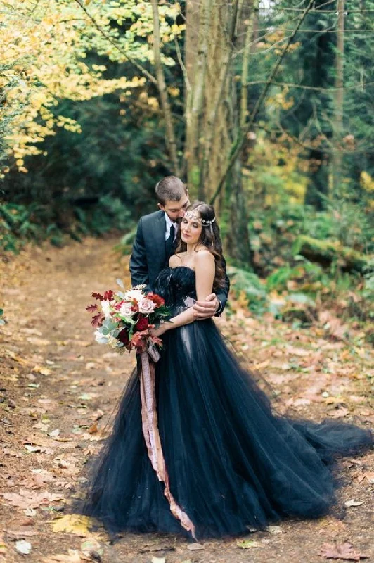 Black A-Line Strapless Tulle Long Wedding Dress with Lace Appliques Sexy Satin Gown